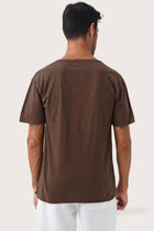 Back view of the By The Sea Bali Aling T-Shirt Brun – clean tailoring and refined craftsmanship