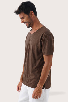 Side profile of the Aling T-Shirt Brun by By The Sea Bali – relaxed drape and understated island elegance