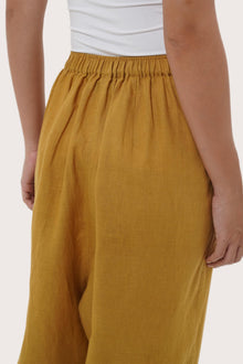 Detailed back view highlighting the relaxed silhouette and linen craftsmanship