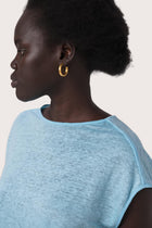 Close up detail of the Aria Linen T-Shirt Cielo highlighting craftsmanship and design features.