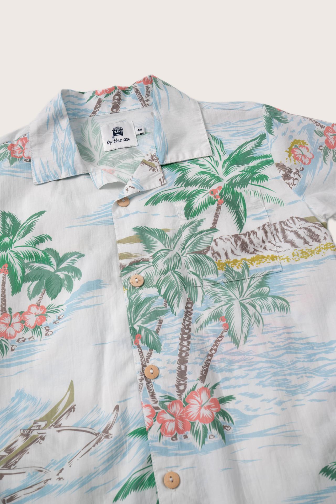 Close-up of the Tropical Day print and cotton fabric detailing