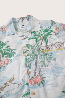 Close-up of the Tropical Day print and cotton fabric detailing