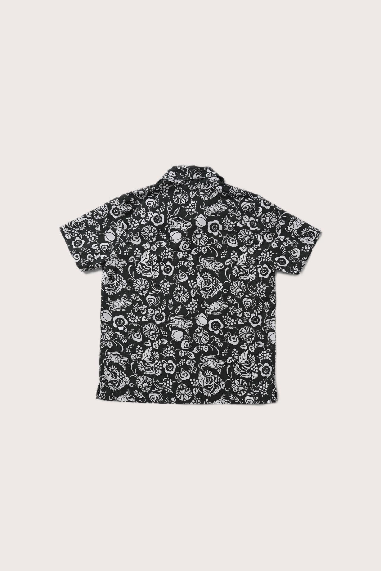Lightweight fabric texture paired with the signature Veg and Crab artwork