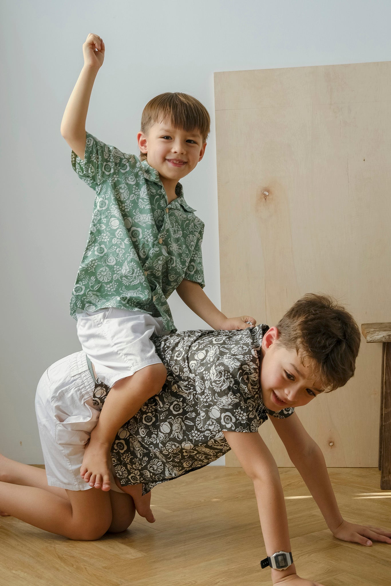 Distinctive Veg and Crab motif showcased throughout the Bali Tropical Shirt