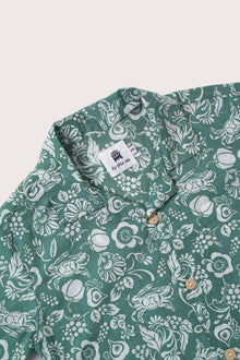 Relaxed silhouette crafted for warm coastal days