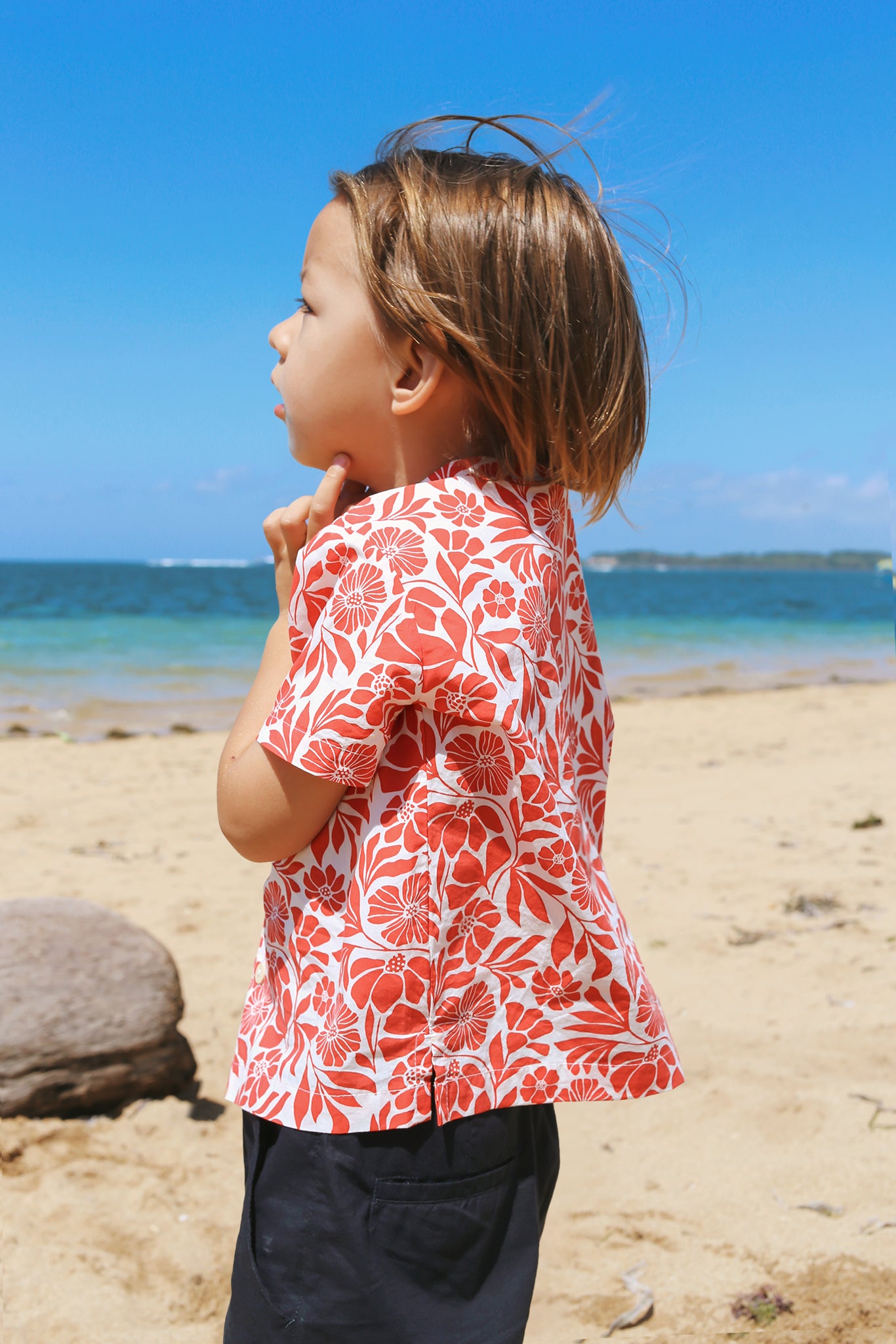 Men’s tropical cotton shirt styled for beach resort and vacation wear in Bali