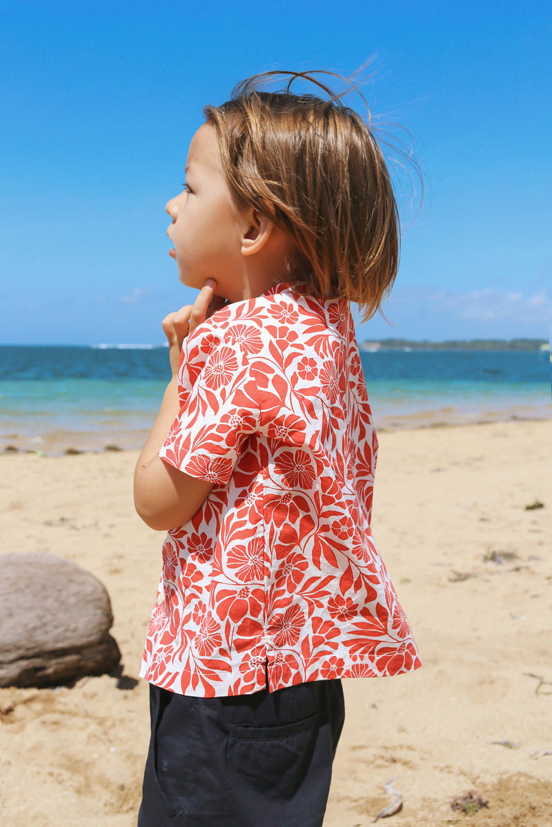 Men’s tropical cotton shirt styled for beach resort and vacation wear in Bali