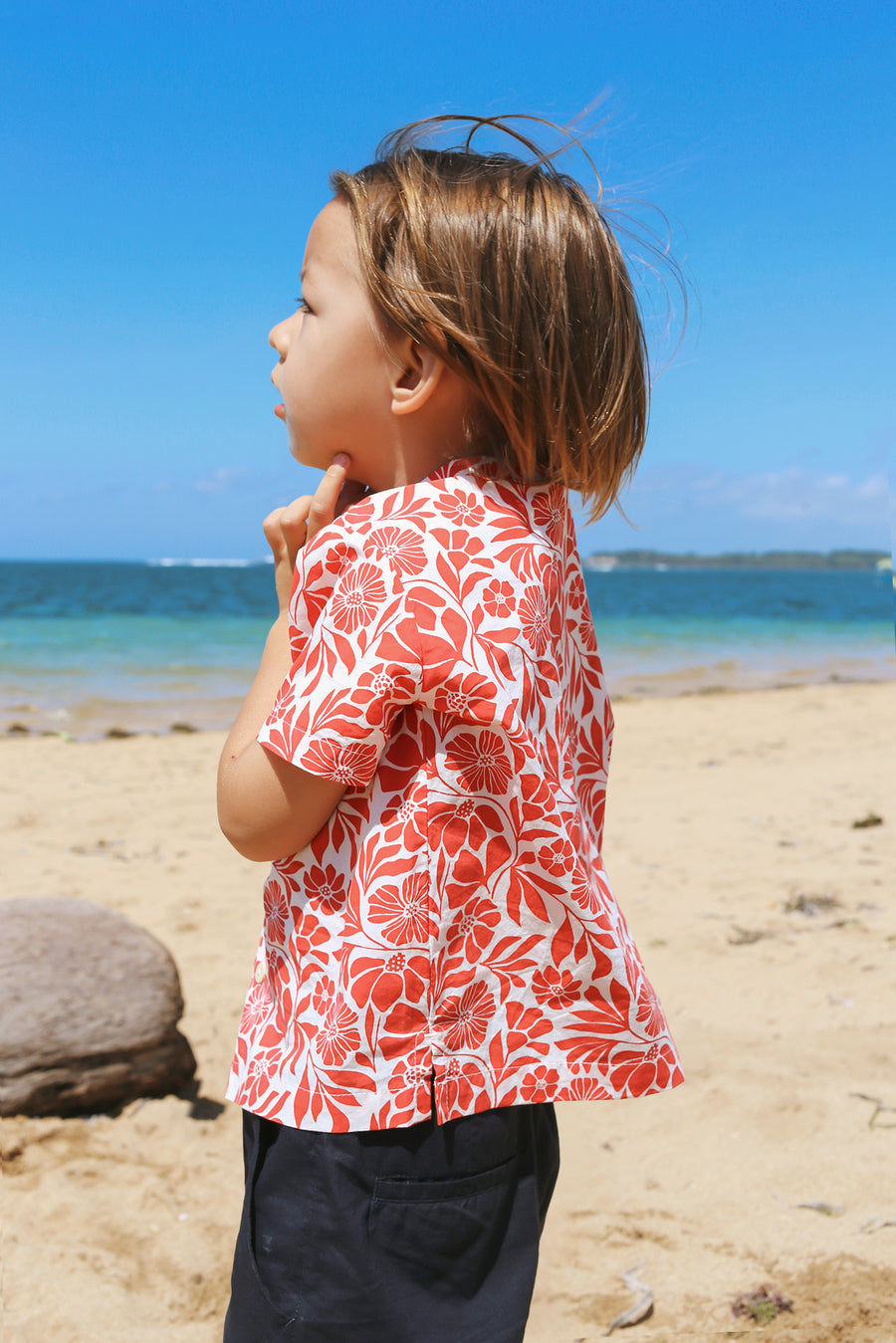 Men’s tropical cotton shirt styled for beach resort and vacation wear in Bali