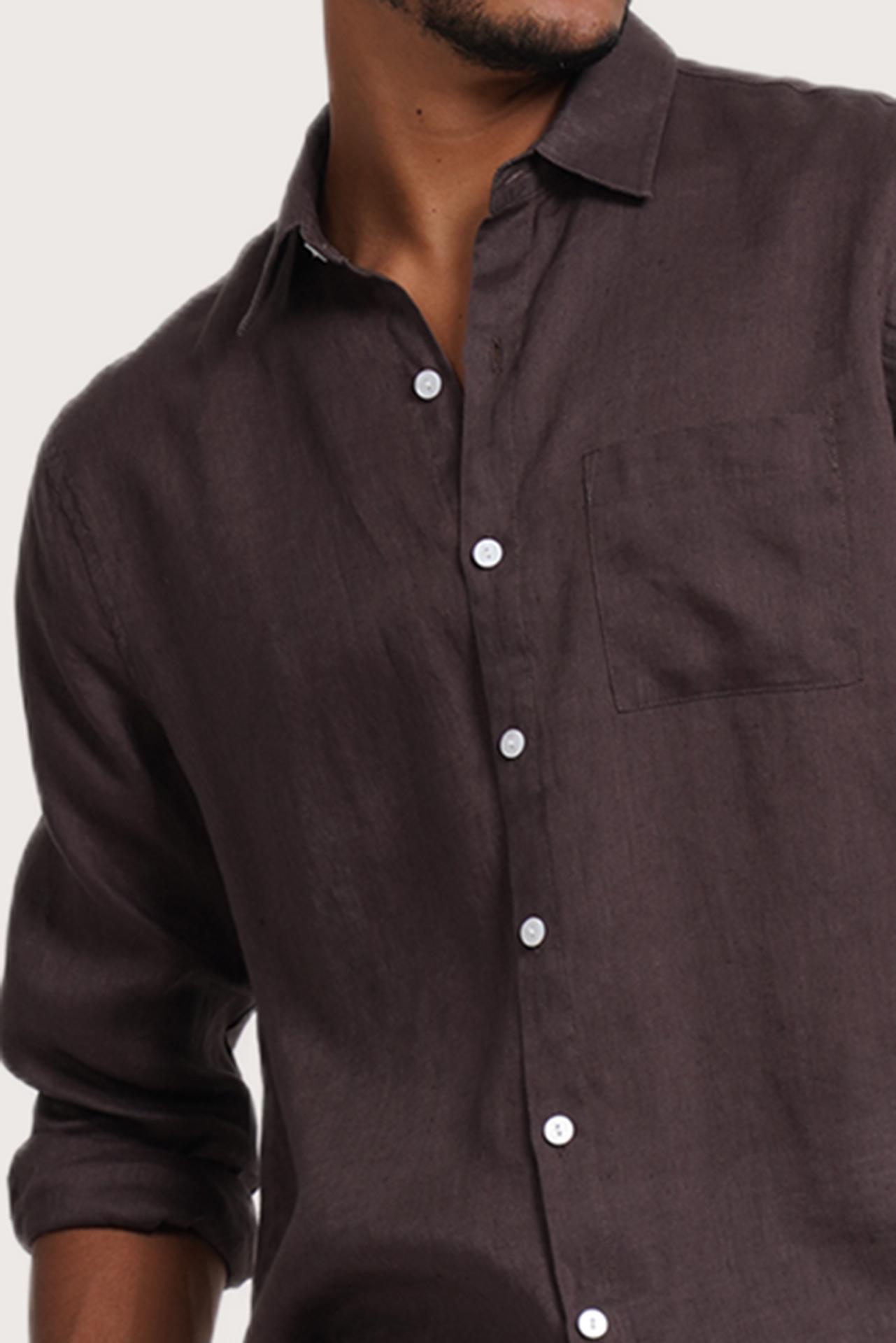 Close-up fabric and collar detail of the Baron Linen Shirt Choco by By The Sea Bali