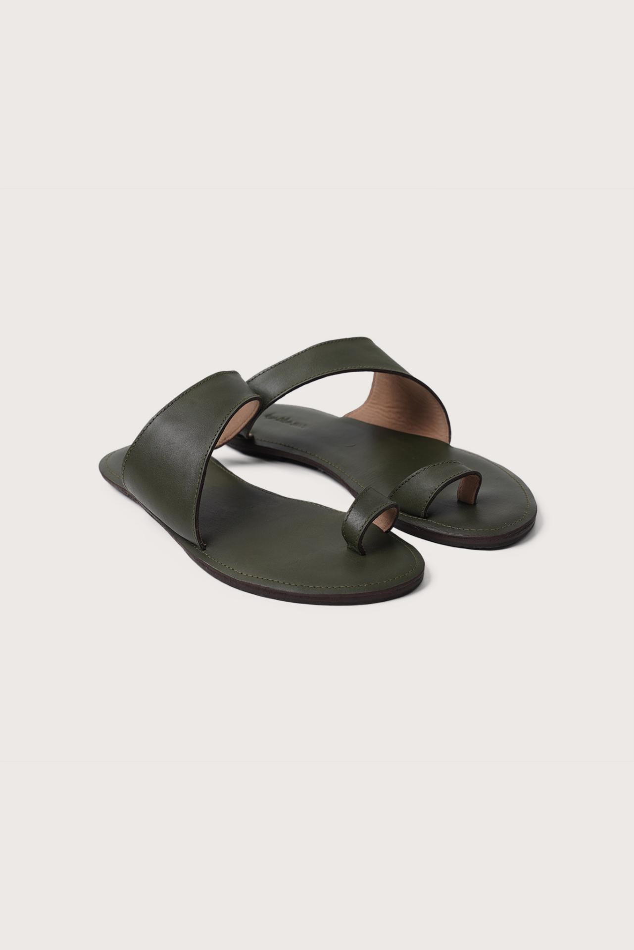 Bitsy sandal in green front view showcasing refined straps and elegant minimalist structure