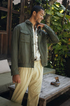 Man wearing the army green Broo jacket in a casual resort setting