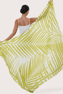 Relaxed yet refined back view of the Calinda Sarong in Spring Palm