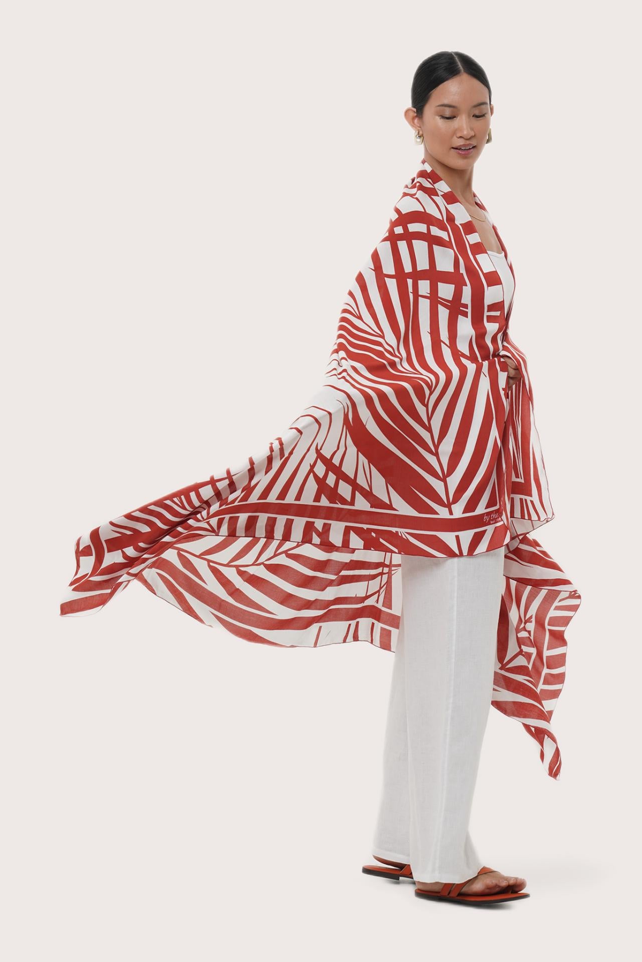 Graceful side profile of the Calinda Sarong in Spring Palm print