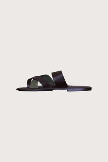 Side profile of Coal sandal in brun highlighting sleek and modern resort footwear silhouette