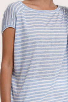 Close up front detail of the Cyra T-shirt Stripe Kight Blue highlighting craftsmanship and design features.
