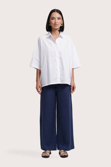 Front view of the Egra Loose Shirt White showcasing a relaxed silhouette with classic design and clean tailoring.