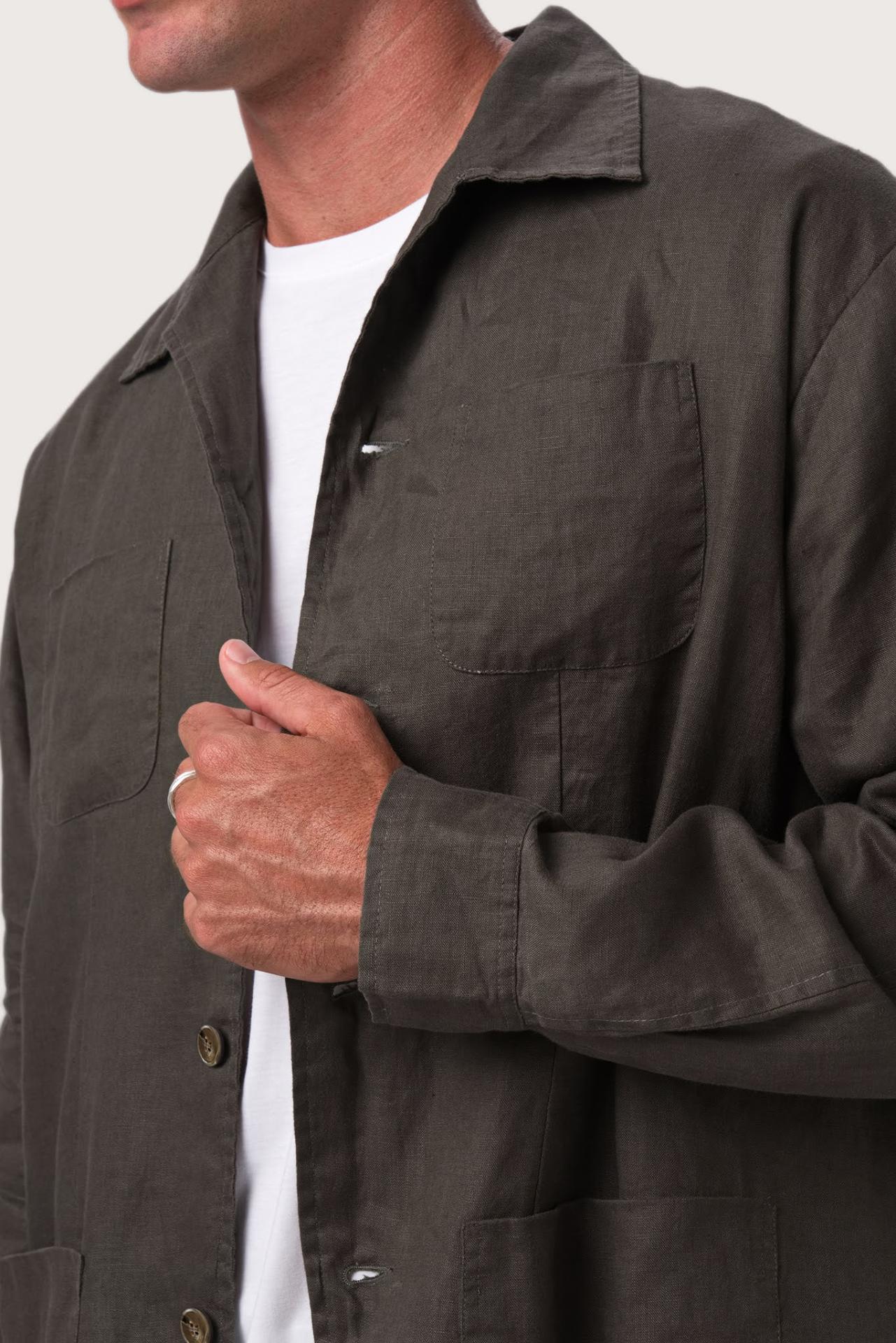 Close-up of the linen fabric texture and refined tailoring details on the grey choco jacket