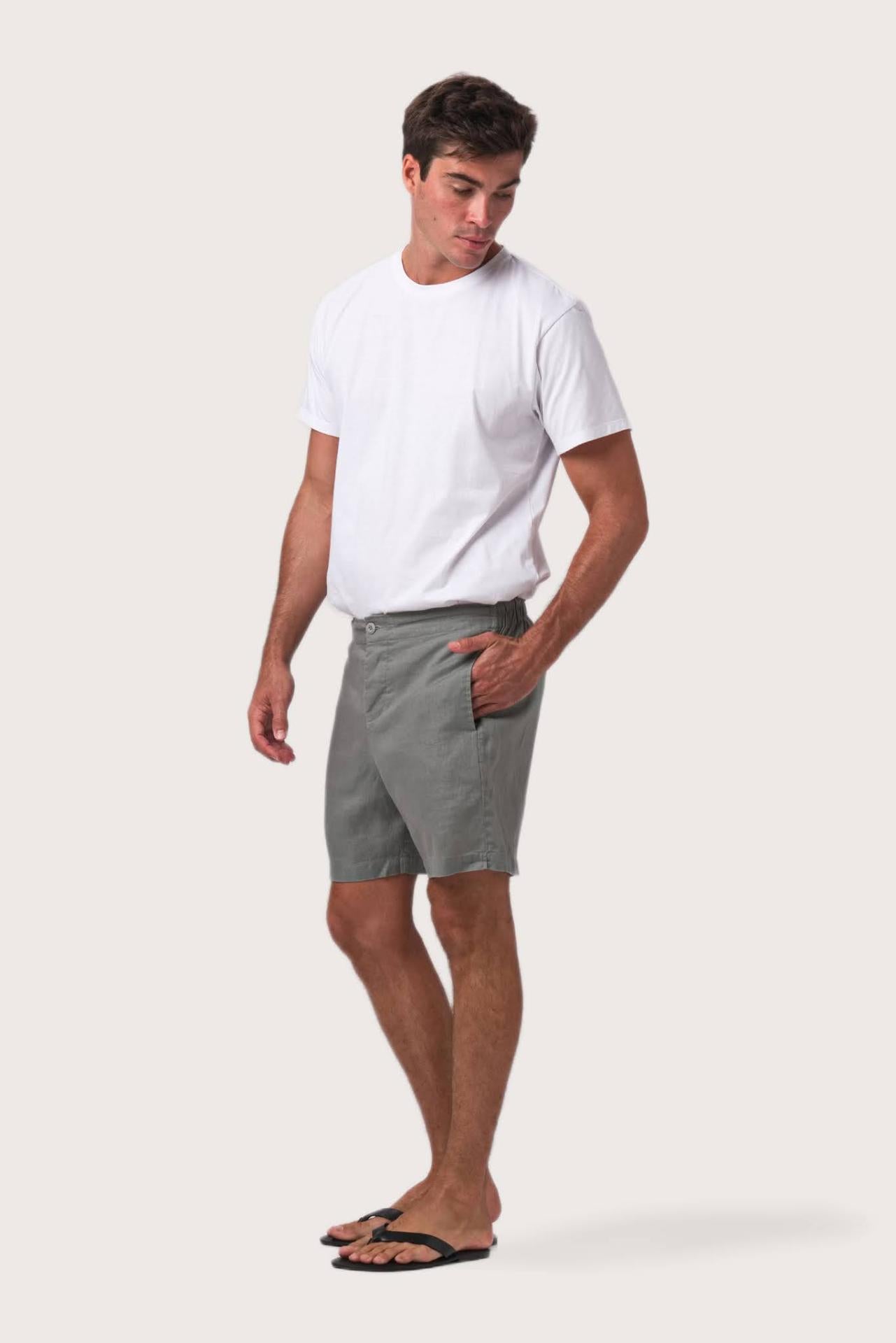 Side profile of the grigio linen shorts showcasing their effortless fit