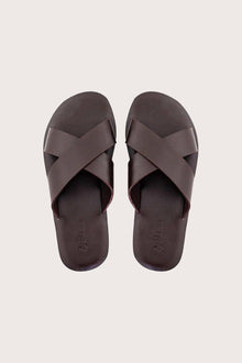 Jey sandal in cioccolato fondente shown in a global view highlighting its full silhouette and refined resort design
