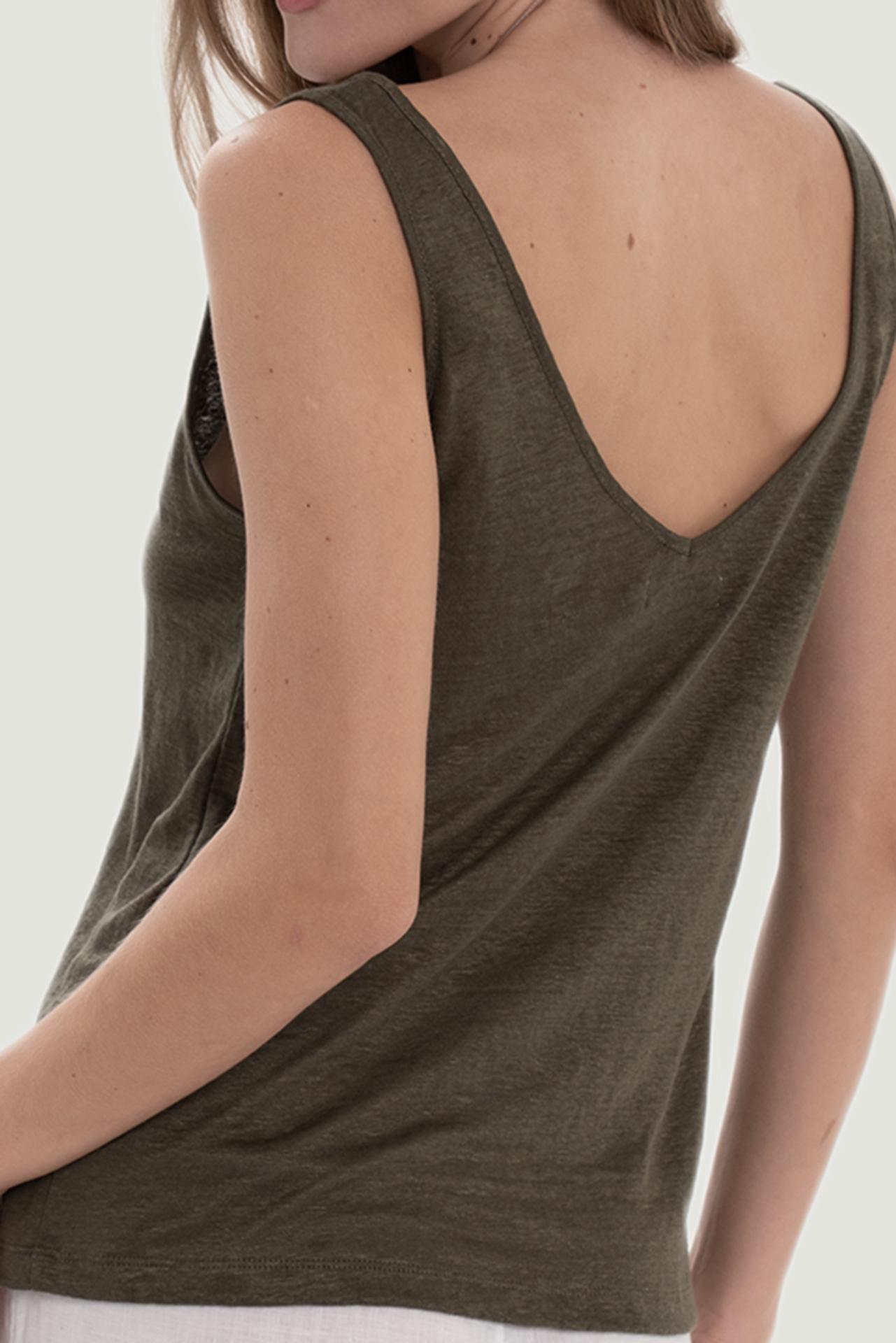 Detailed view highlighting premium linen texture and refined craftsmanship