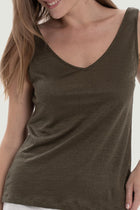 Premium linen texture and thoughtful craftsmanship in a versatile Army tone