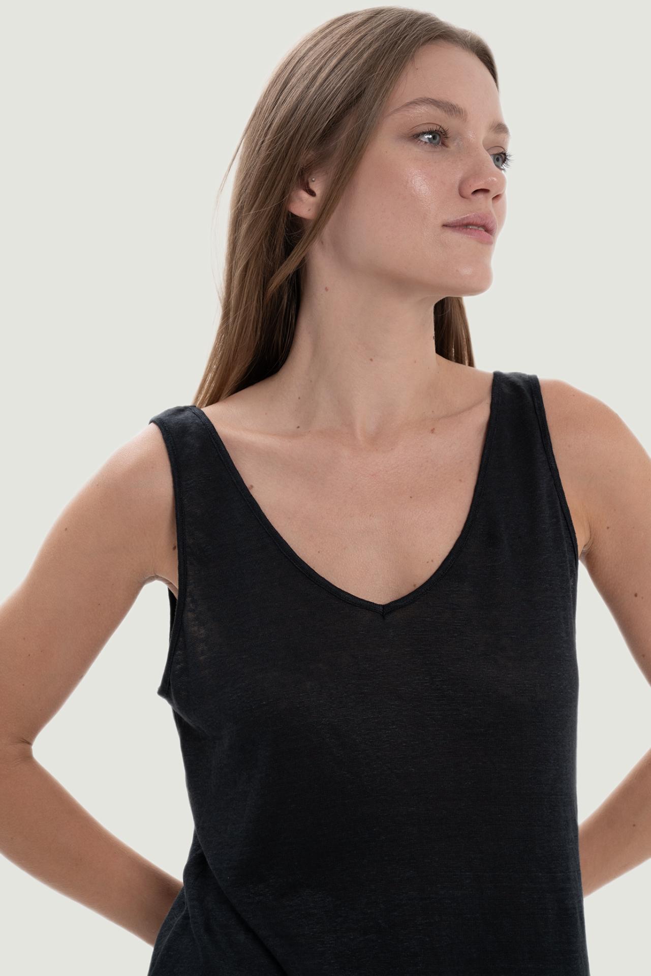 Premium linen texture and thoughtful craftsmanship in a rich Navy tone