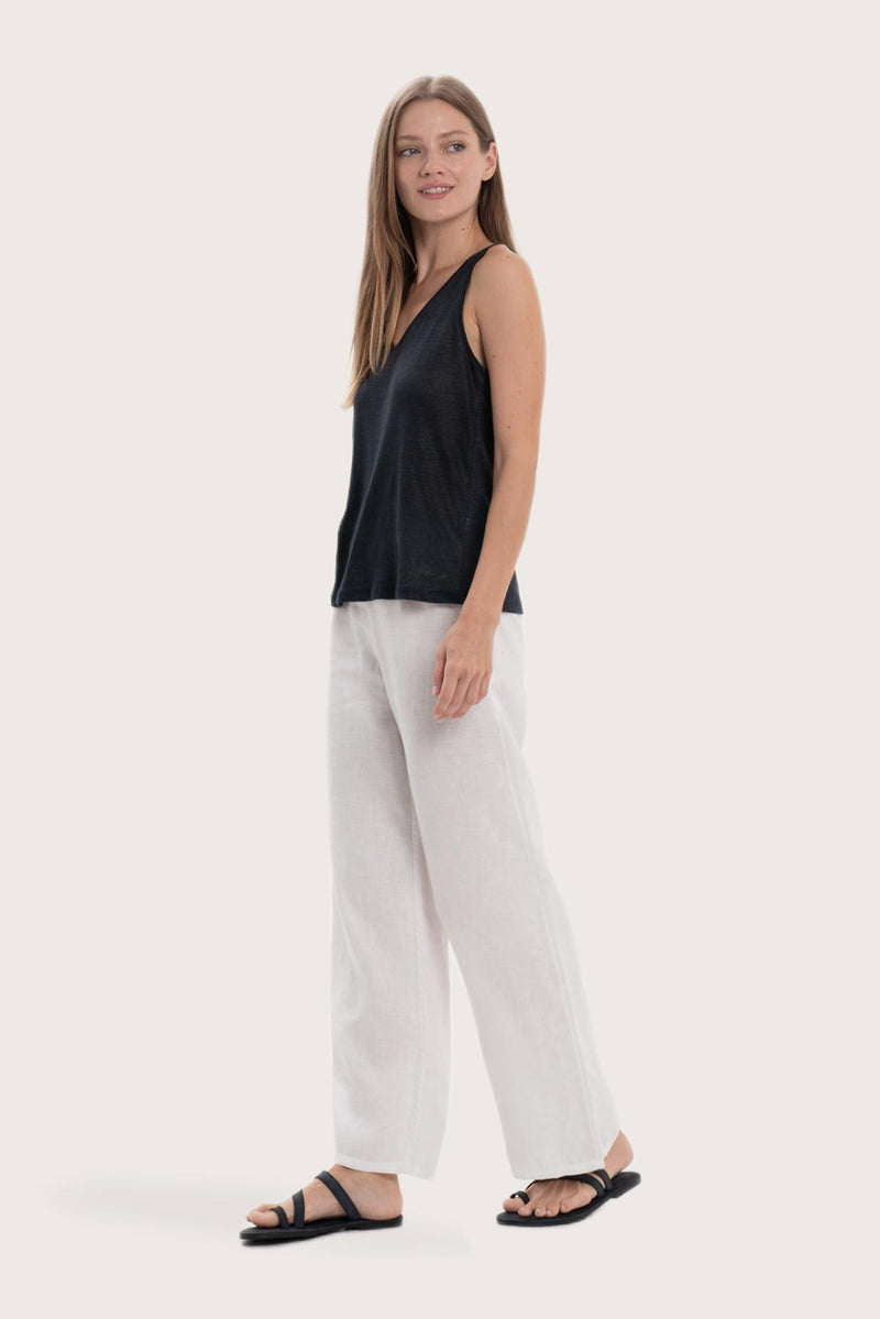 Lightweight linen tanktop designed for refined tropical dressing