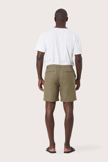 Back view of the brown linen bermuda shorts with a relaxed and tailored silhouette