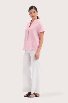 Side profile of the Laluna linen Shirt Light Pink showing its cut and natural movement.