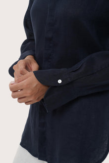 Close up detail of the Loose Fit Linen Shirt Navy highlighting craftsmanship and design features.
