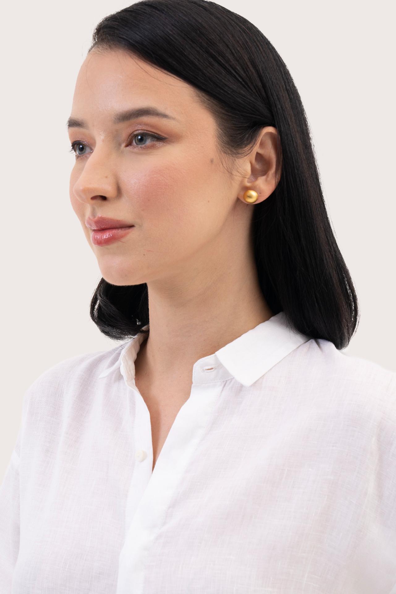 Close up detail of the Loose Fit Linen Shirt White highlighting craftsmanship and design features.