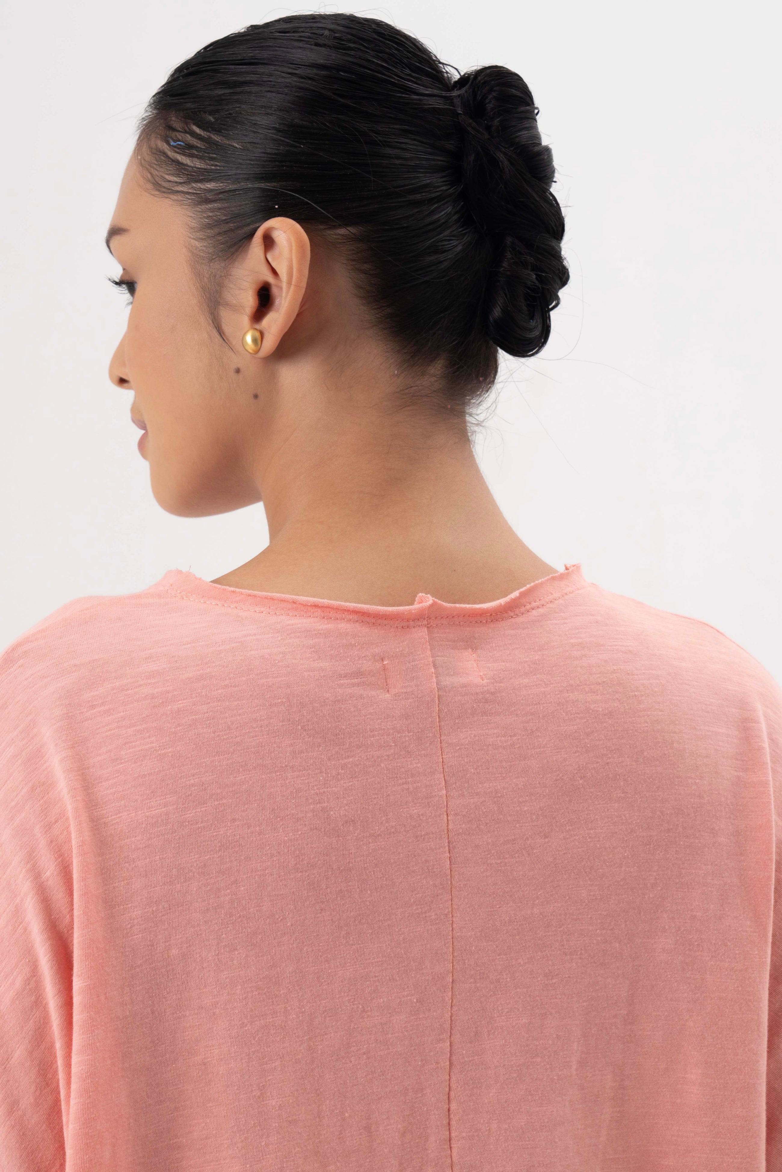 Back view detail of the Mawa Cotton T-Shirt Pink highlighting the garment shape and drape.