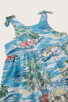 Close-up of the Tropical Day print and cotton fabric detailing