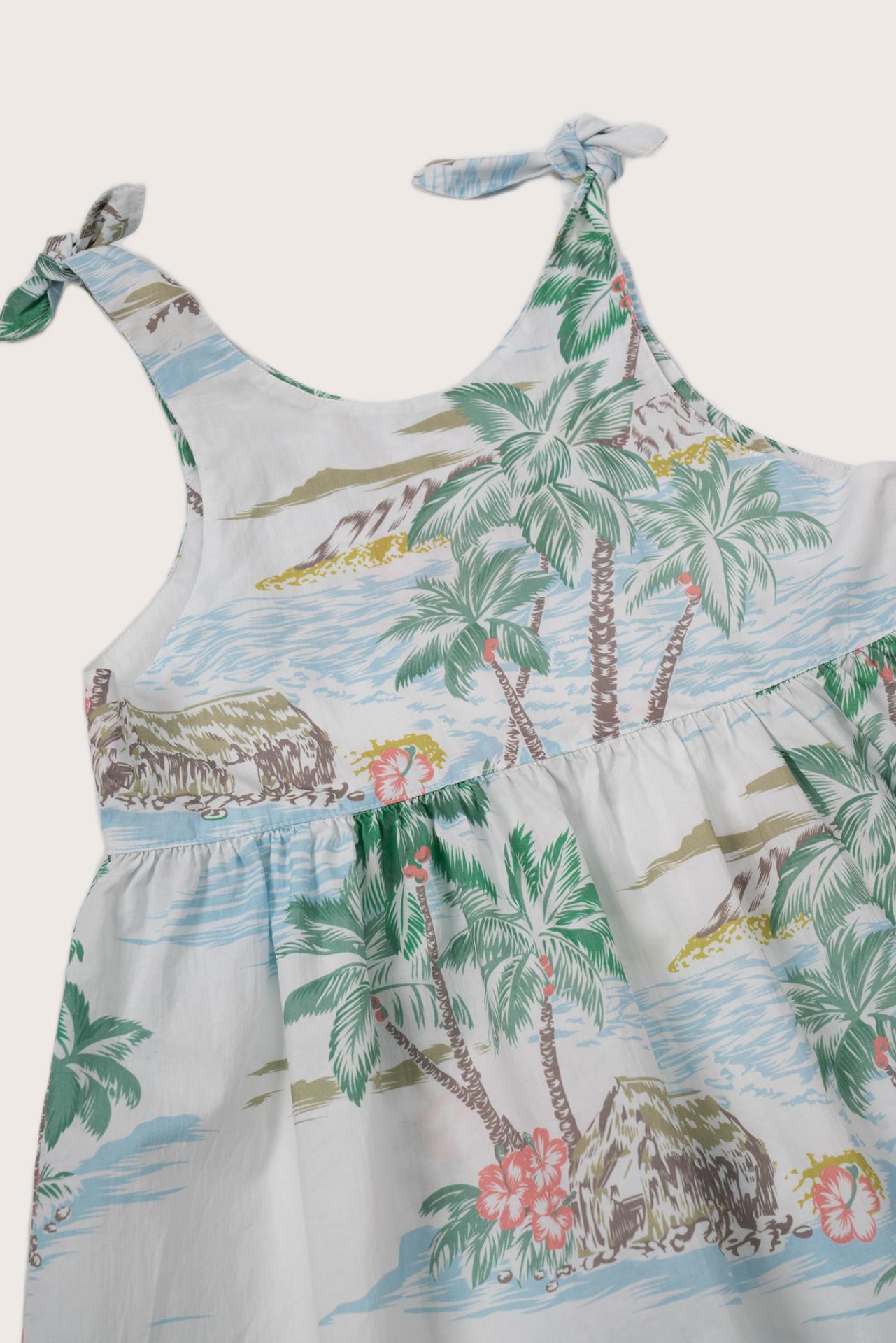 Close-up of the Tropical Day print and cotton fabric detailing