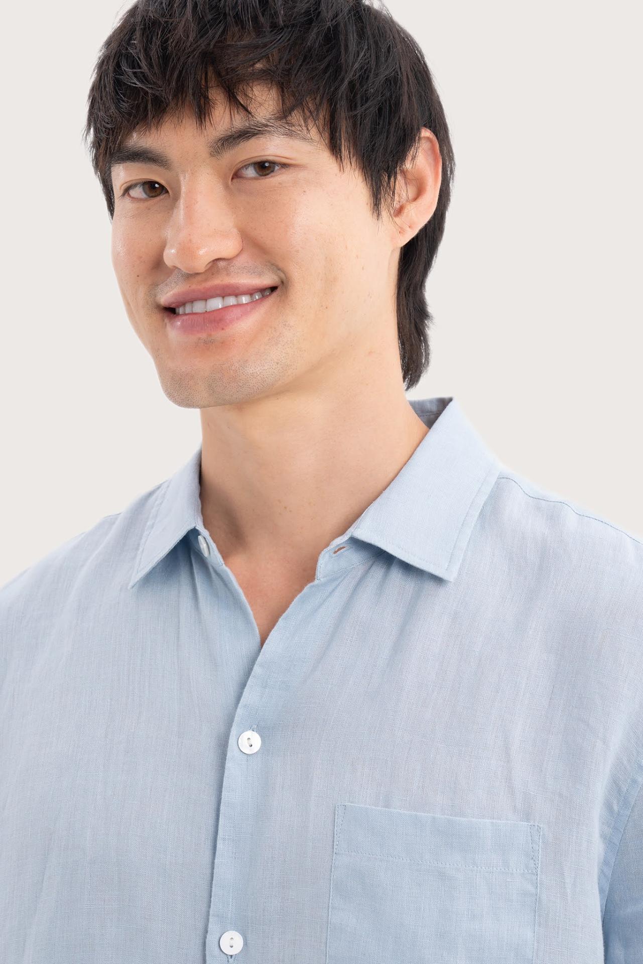 Close-up fabric and collar detail of the Mori Short Sleeve Linen Shirt Light Blue by By The Sea Bali