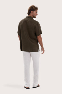 Back view of the army linen shirt with a relaxed and timeless silhouette