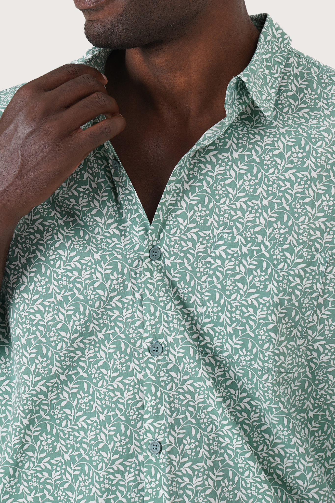 Close-up fabric and collar detail of the Panta Cotton Shirt Summer Flora Spring Bliss Green by By The Sea Bali