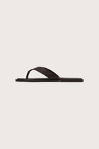Side profile of Paros leather sandals in marrone highlighting sleek and modern resort footwear silhouette
