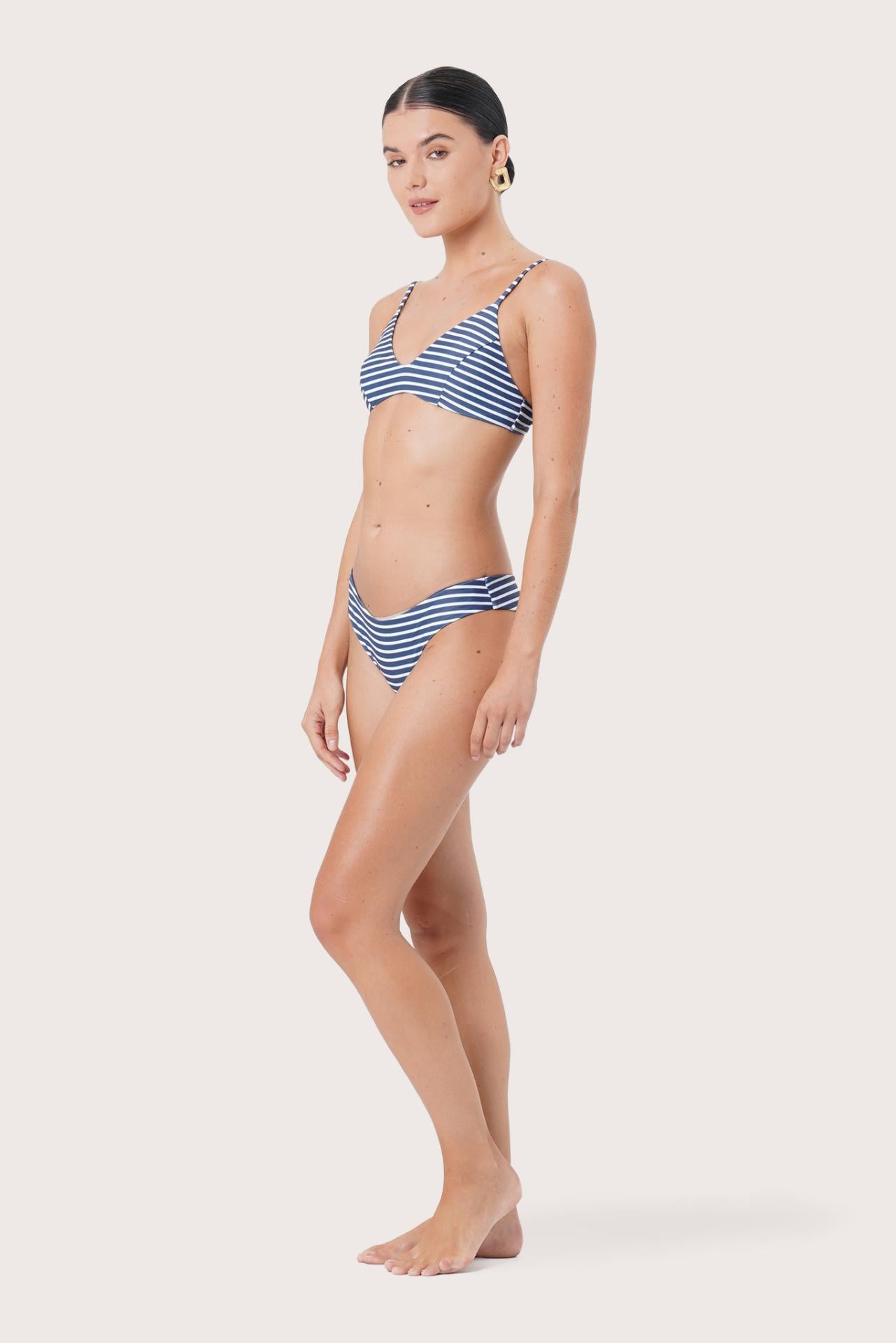 Flattering fit of Pearl Bikini Top Stripes Strauv designed for comfort and confidence