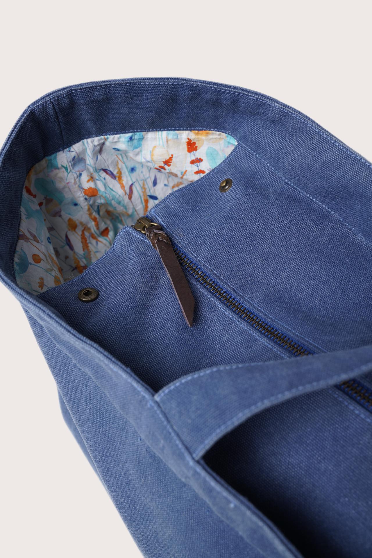 Interior detail of the Sarcha Tote Bag showcasing its practical organization and premium craftsmanship