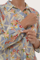Close-up of the Selva Shirt Crisante Multicolor Light Blue Base showing relaxed structure and soft natural fabric finish
