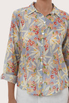 Front view details of the Selva Shirt Crisante Multicolor Light Blue Base showcasing its silhouette and relaxed fit.