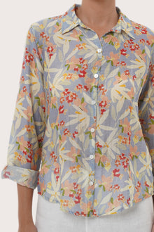 Front view details of the Selva Shirt Crisante Multicolor Light Blue Base showcasing its silhouette and relaxed fit.