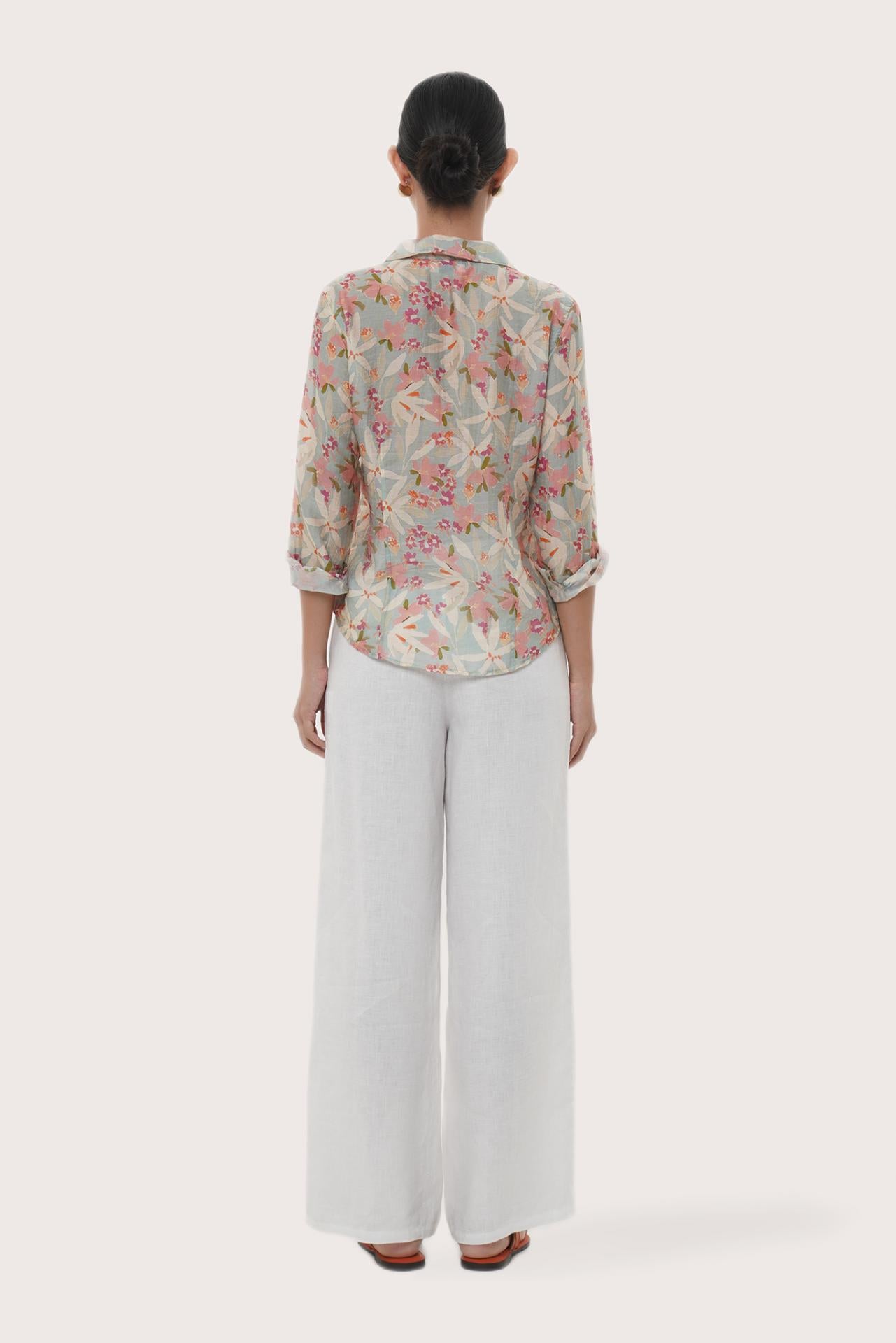 Back view of the Selva Shirt Crisante Multicolor Pastel Green Base highlighting the garment shape and drape.