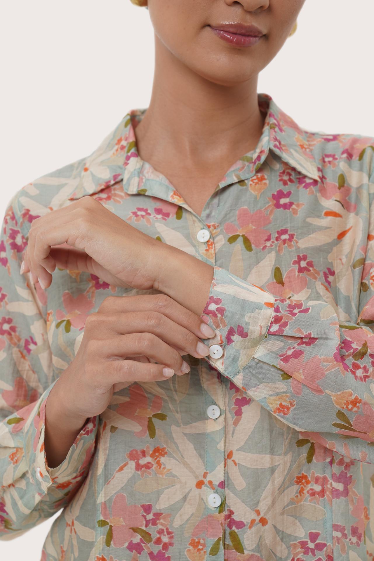 Close-up of the 
Selva Shirt Crisante Multicolor Pastel Green Base collar and sleeve showing refined stitching and clean tailored finishing.