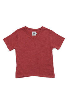 Short Sleeve V-neck T-shirt in Red with a relaxed and refined everyday silhouette