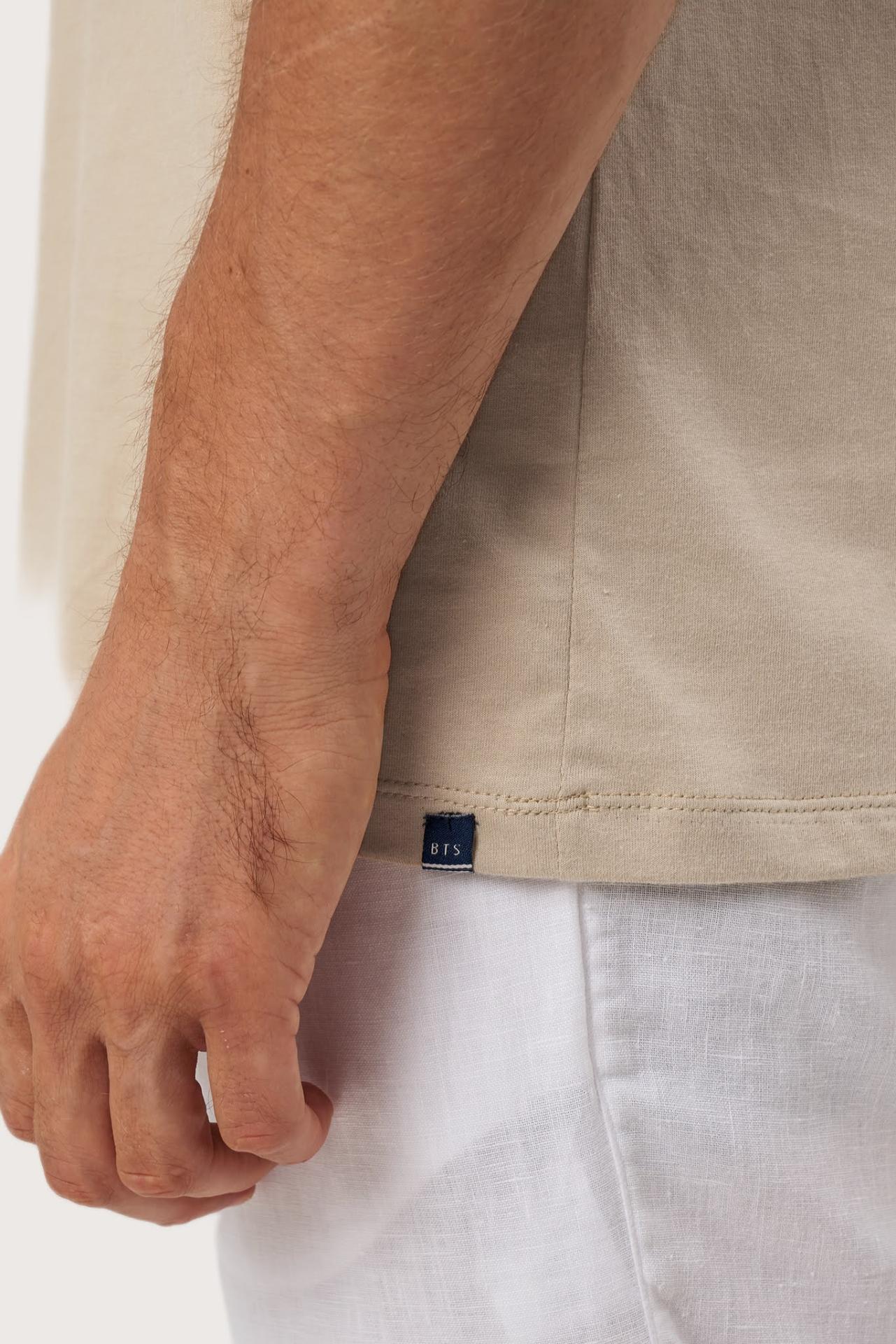Angled detail of the Skala T-Shirt Beige by By The Sea Bali – refined craftsmanship up close