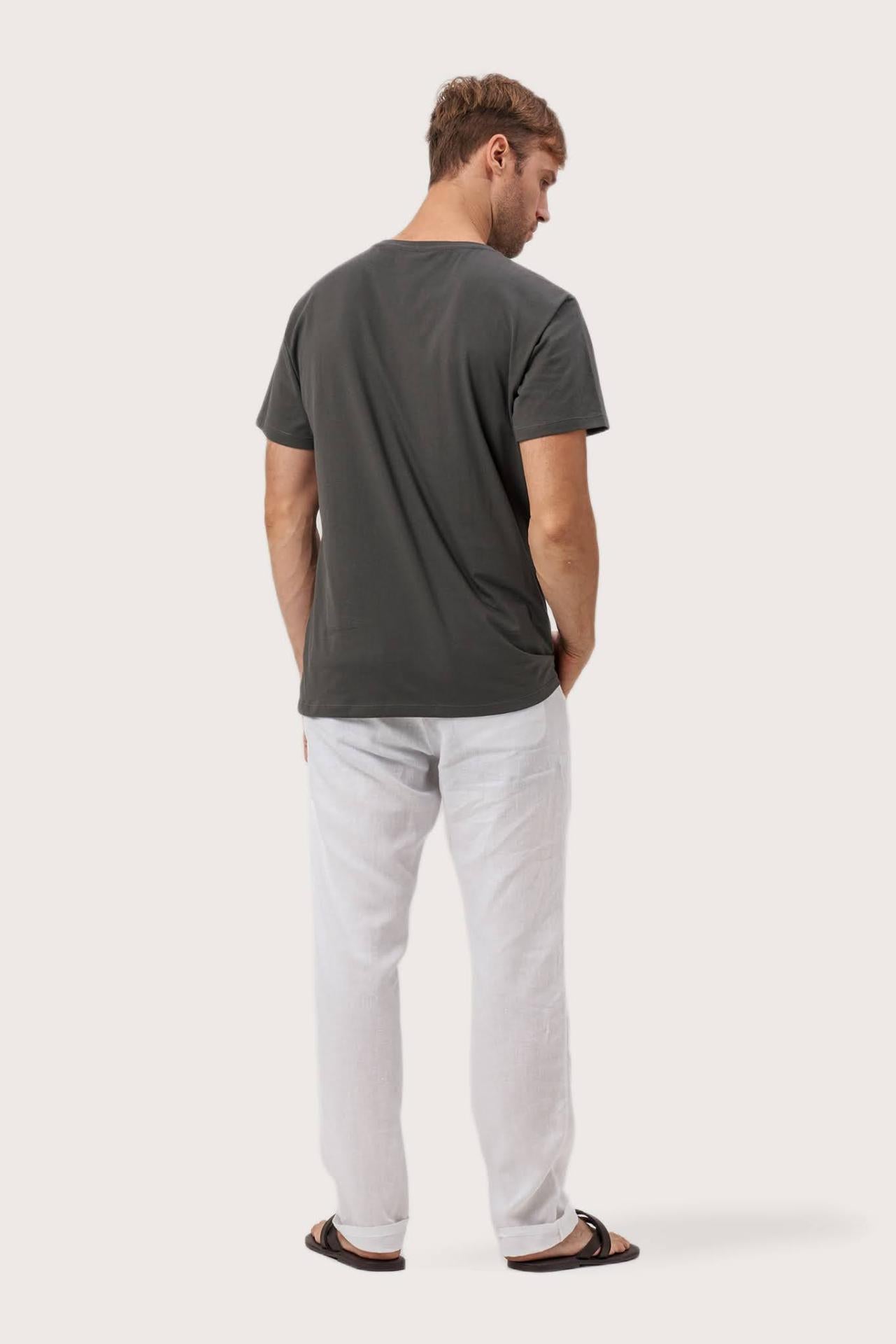 Back view of the By The Sea Bali Skala T-Shirt Cenere – clean tailoring and refined craftsmanship