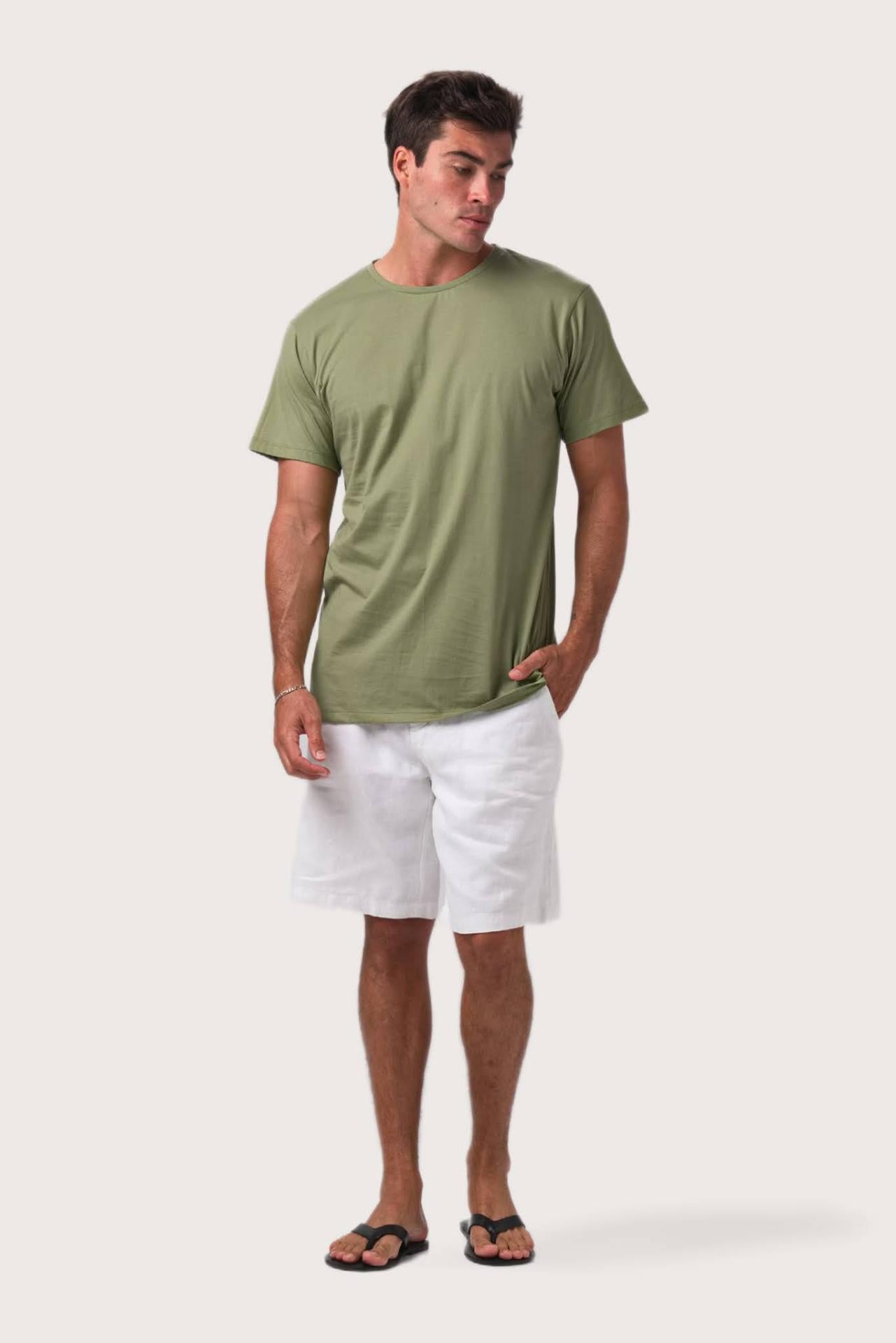 By The Sea Bali Skala T-Shirt Verde – refined men's resort tee with a relaxed, contemporary silhouette