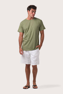 By The Sea Bali Skala T-Shirt Verde – refined men's resort tee with a relaxed, contemporary silhouette